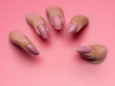 Проблемы с ногтями: признаки, которые нельзя недооценивать