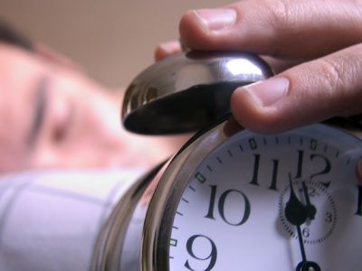 О котрій треба лягати спати та прокидатися?